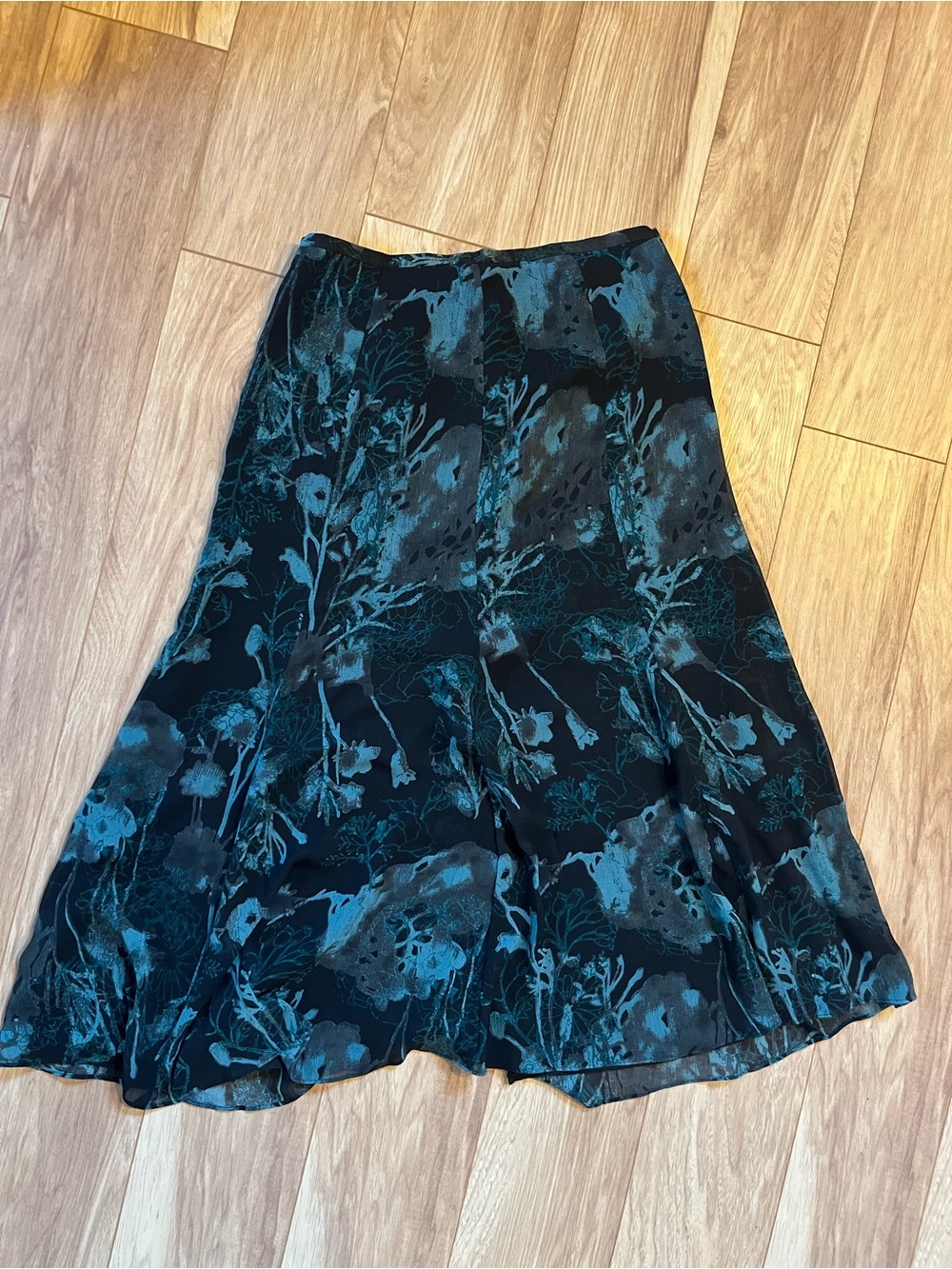 Y2K Jones New York black & blue floral midi skirt